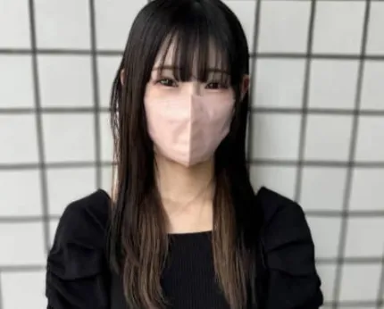 FC2PPV-4691899 笑容迷人的苗條貧乳J系少女與她親吻不停