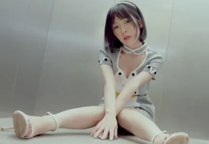 JSBY-0086「客人，請上我」清純日系百貨電梯小姐——工作態度懶散被經理指導一番