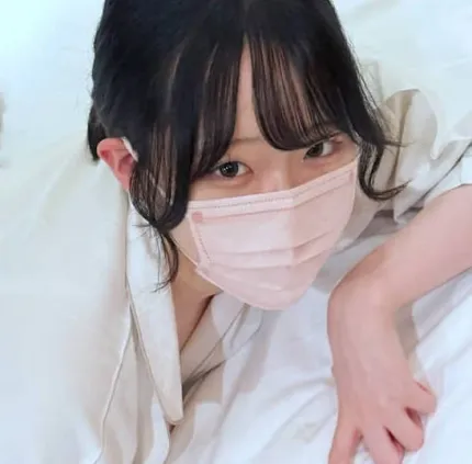 FC2PPV-4692702 脫下內衣的SSS級白皙清純美少女被電動按摩棒玩到高潮