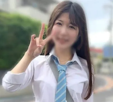 FC2PPV-4598496 她有一張超級可愛的臉