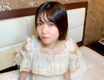 FC2PPV-4756335 與可愛美女重逢