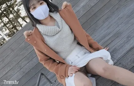 FC2PPV-1740261 性格單純的女孩