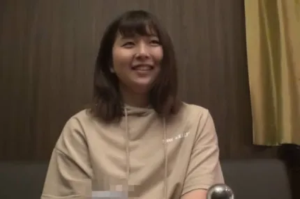 FC2PPV-1261029 超級可愛女孩嘗試肛交