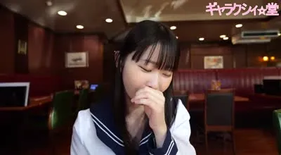 FC2PPV-4548474 陽光般的笑容和超讚的關西腔