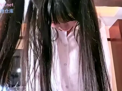 FC2PPV-4890847 甜美十八歲嫩模再臨遭電棒折磨