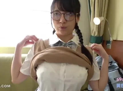 FC2PPV-4323016 巨乳眼鏡娘優等生動制亂入高潮痙