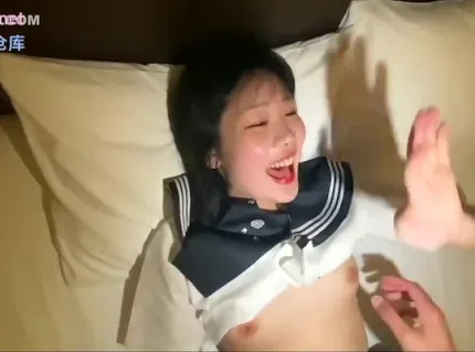 FC2PPV-3283840 純真十八歲少女首拍成人儀式