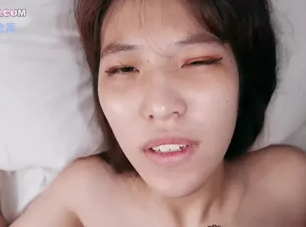 FC2PPV-4507930 羞澀大學生首嘗無套狂噴白濁