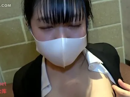 FC2PPV-3185763 罩杯豐滿應屆女大學生制服內射淪