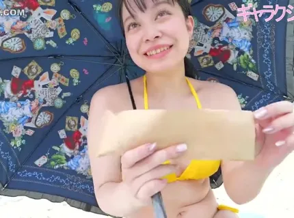 FC2PPV-4685185 少女夏日海灘首穿比基尼激戰遭射