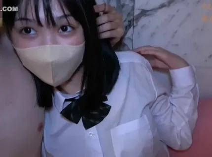 FC2PPV-3942165 純真高中生被撩狂插高潮不止