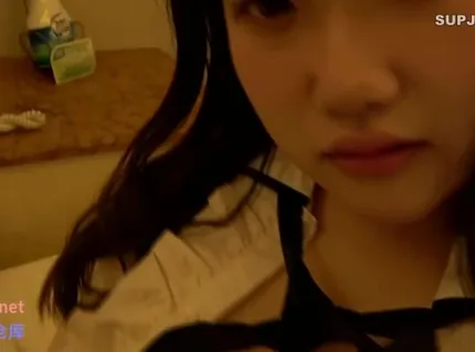 FC2PPV-4604524 嬌小型剛毛萌臉十八歲制服激戰