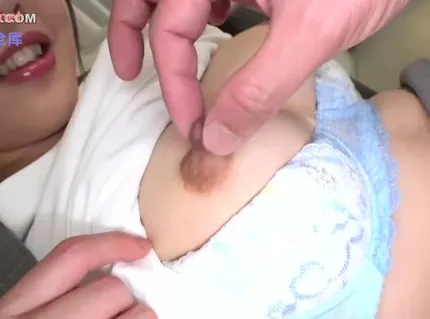 FC2PPV-4789533 細身女蒙眼鏡後狂噴愛液高潮