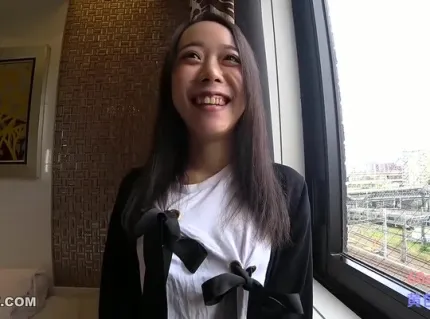 FC2PPV-4559632 淫亂纖細美女自拍共伴淪陷