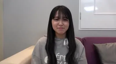 FC2PPV-4692690 擅長撒嬌迷惑年長男人的少女將大量精液注入敏感的身體