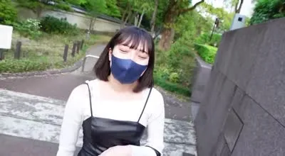 FC2PPV-4484174 因為是剛從鄉下出來的沒有家的第二天