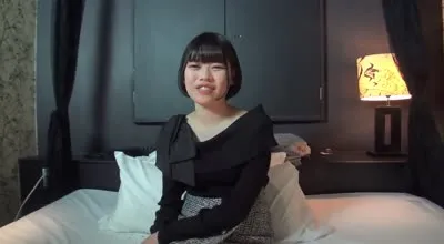 FC2PPV-4403172 拉麵店工作喜歡料理20歲女孩