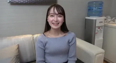 FC2PPV-4430742 播音員志望清純安靜美女春香醬
