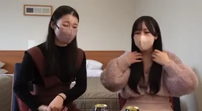 FC2PPV-4326418 他闖入女孩聚會結果變成三人組
