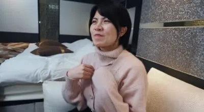 FC2PPV-4288477 巨乳短髮