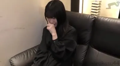 FC2PPV-3290870 時尚的女大學生因無法支付學費而努力維持生計
