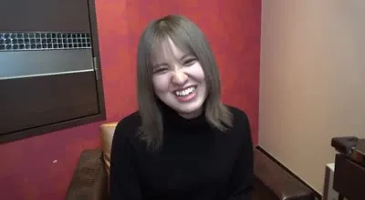 FC2PPV-3319634 一位笑容燦爛的迷人女孩被內射