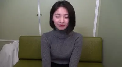 FC2PPV-3184504 天真而嚴肅的美女