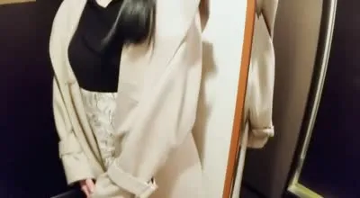 FC2PPV-4702450 白皙美體女僕咖啡店少女與奇蹟般的一夜情