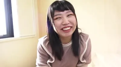 FC2PPV-3102466 看起來可愛清純的少女是個十足的蕩婦