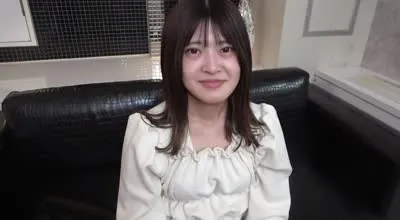 FC2PPV-3076063 美麗的白皙蜜桃臀職業女孩