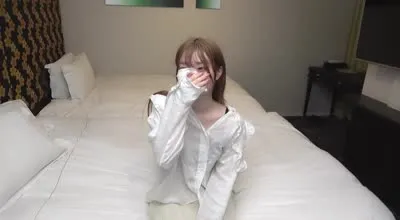 FC2PPV-3038578 白晳美麗的網紅女孩