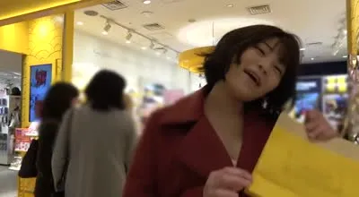 FC2PPV-4568174 噴潮失禁陰部愛撫下像小狗般嬌喘墮落快感