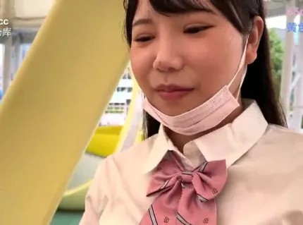 FC2PPV-3162385 肌膚柔嫩光滑的少女