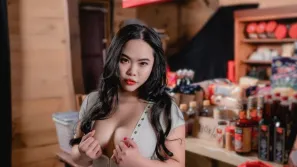 DS-0023 性慾旺盛的越南雜貨店老闆娘