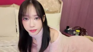 跟一個大學剛畢業提出什麼要求都會說好的善良女同事出差不小心開啟了她的慾望鑰匙 艾嫣