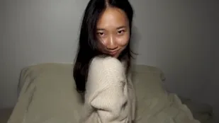 第一視角看我和男友睡前自慰性愛 EMILY
