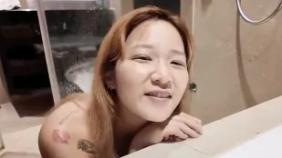 想下海賺點小錢的少婦在床上插到絕頂高潮