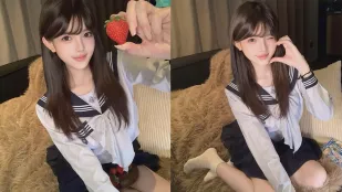 約操高顏值學妹深喉舔食按在床上深插不停