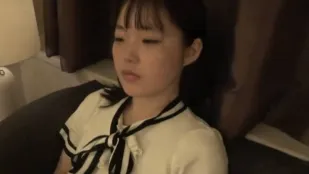 FC2PPV-4738261 鄉下上京無邪氣純真清純小姐