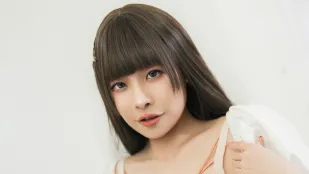 抱著兄長遺照的禁忌代償性教育 香月遙衣