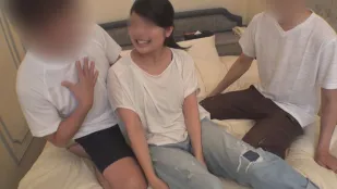 [無碼洩漏] FC2PPV-935904 原本要玩3P結果卻變成4P