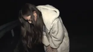 FC2PPV-2984375 淫蕩的女孩在街上進行了她的第一次戶外性愛