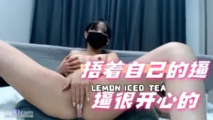 kbj-24052517 捂著自己的逼逼很開心的