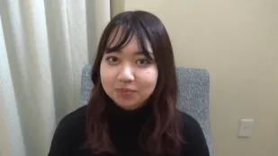 FC2PPV-2779580 裝作嚴肅其實是個淫蕩的女孩