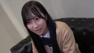 FC2PPV-4790487 豐滿的身體和可愛的笑容讓我在她體內射精
