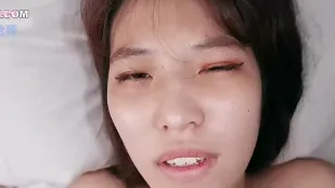 FC2PPV-4507930 羞澀大學生首嘗無套狂噴白濁