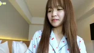 FC2PPV-4143598 睡衣誘惑美少女歡脫初體驗高潮嗎