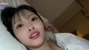 FC2PPV-4472761 白膚黑髮美女酒店雙吞