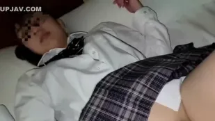 FC2PPV-3861290 眼鏡優等生酒店偷拍慘