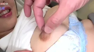 FC2PPV-4789533 細身女蒙眼鏡後狂噴愛液高潮